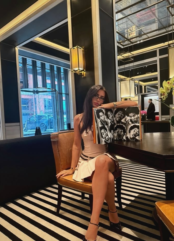 多多28app-女方是姆巴佩前任👀太阳报:乌加特与新女友购物&首度公开露面