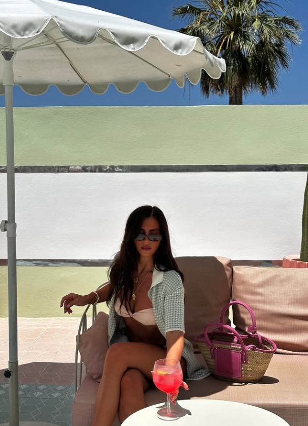 多多28app-女方是姆巴佩前任👀太阳报:乌加特与新女友购物&首度公开露面