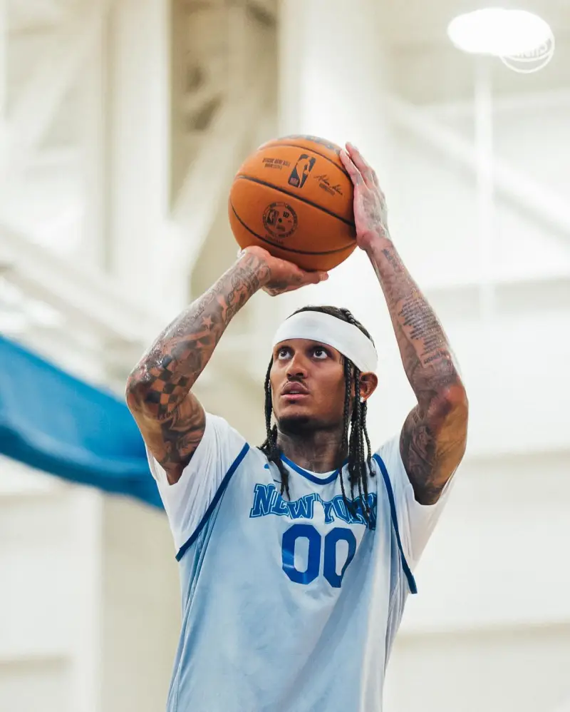 新主帅新气象！尼克斯官方：训练营第二天落幕，明天继续