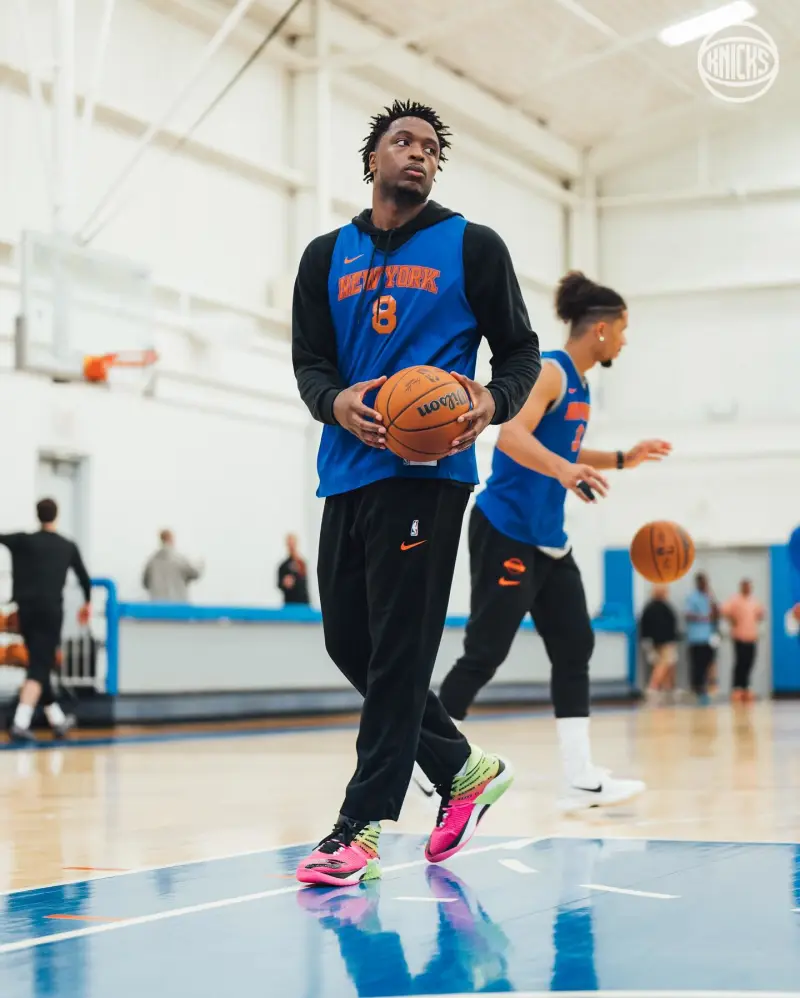 新主帅新气象！尼克斯官方：训练营第二天落幕，明天继续