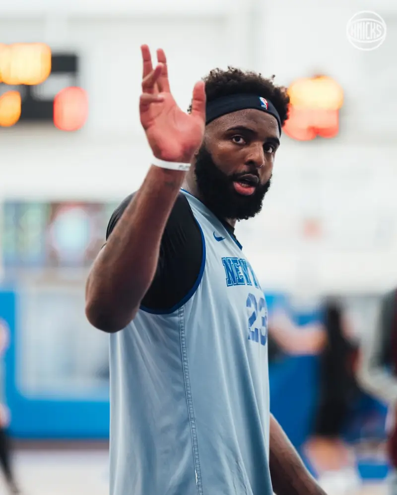 新主帅新气象！尼克斯官方：训练营第二天落幕，明天继续