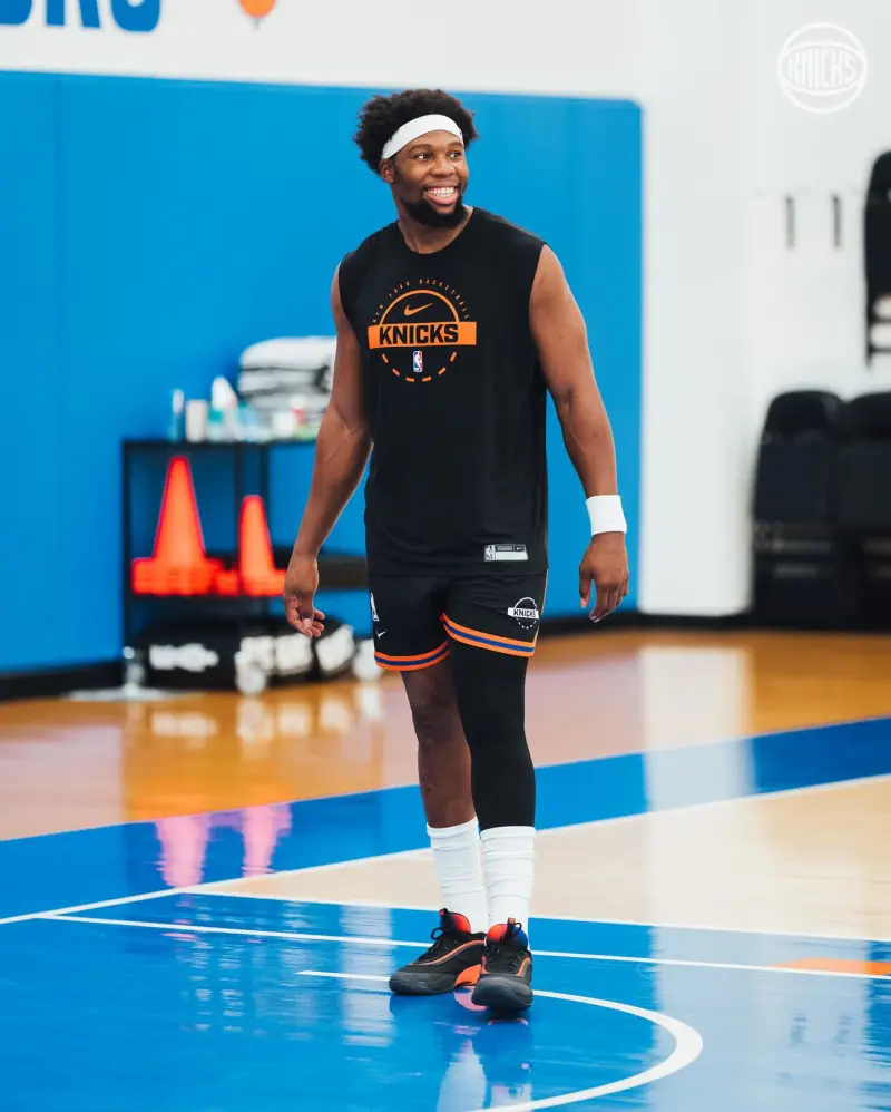 新主帅新气象！尼克斯官方：训练营第二天落幕，明天继续