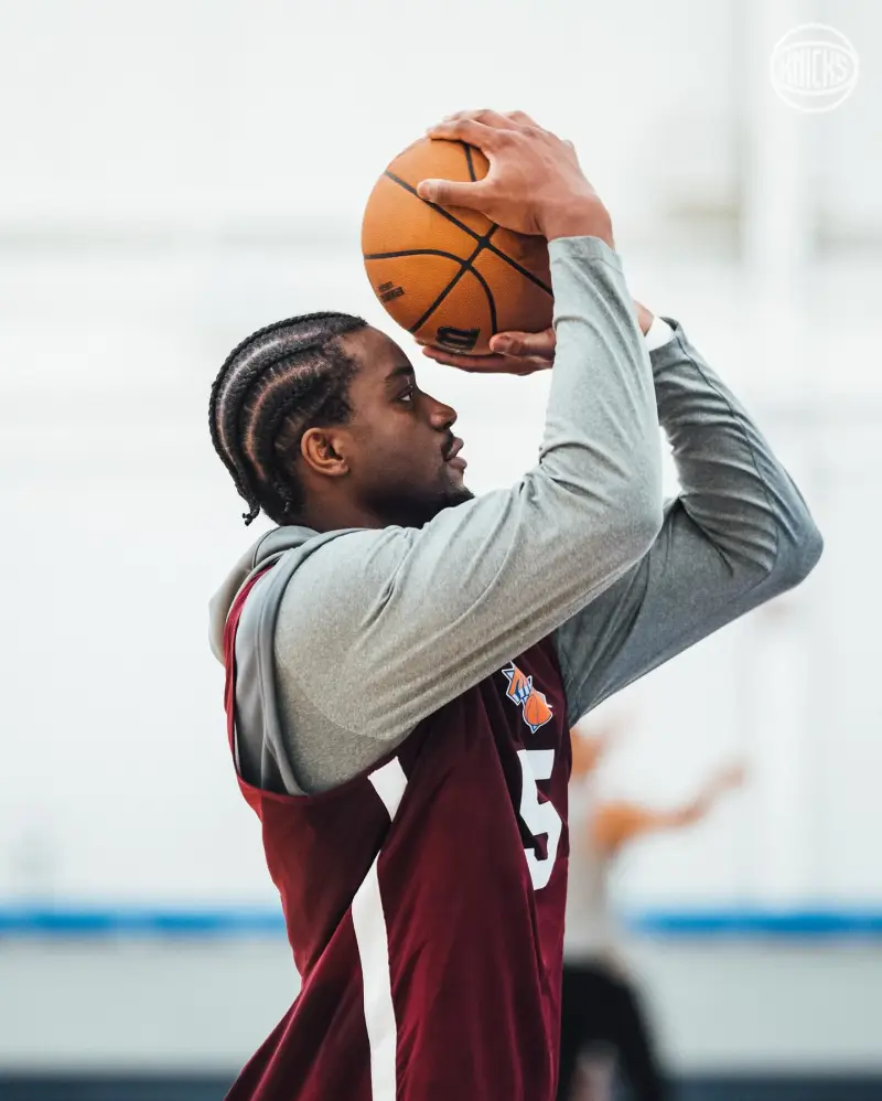 新主帅新气象！尼克斯官方：训练营第二天落幕，明天继续