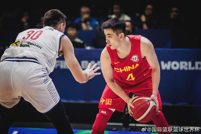 多多28-24+7！炸裂赛季首秀！中国男篮第一组织控卫