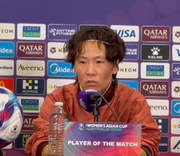 张睿：大家表现可能比较急躁，中国女足还是非常团结有战斗力