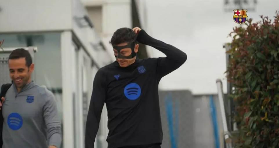 多多28下载-每体：莱万今天参加合练，预计能入选对阵毕包的名单