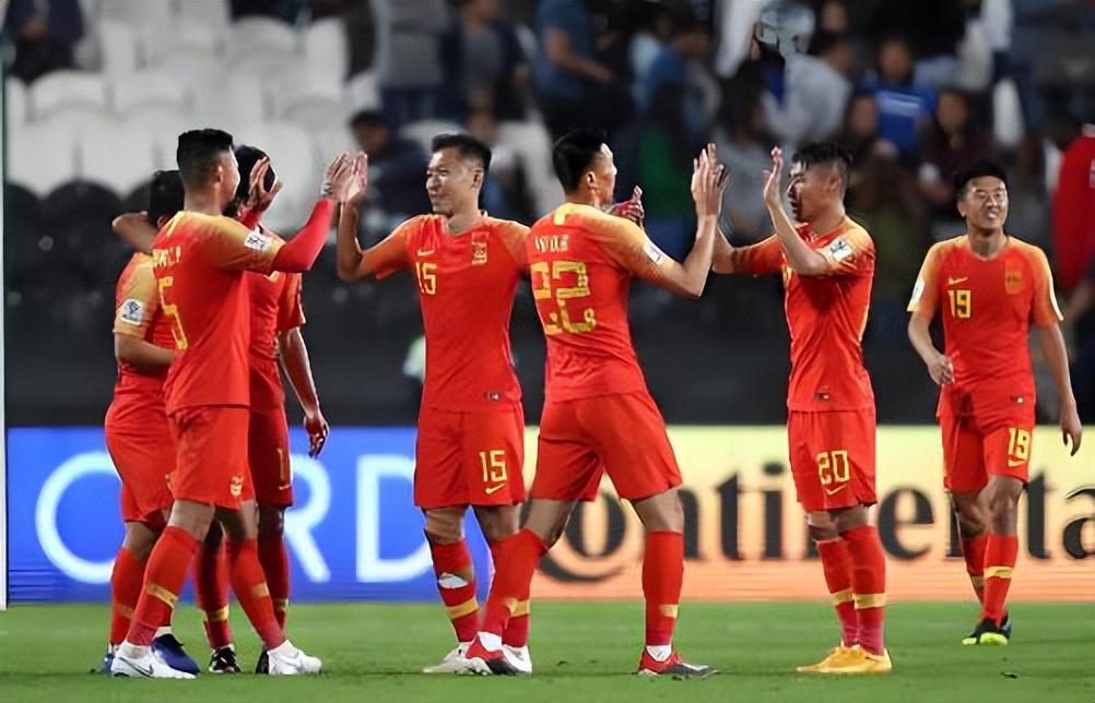 多多28官网-意外！青岛西海岸三大新星为何徐彬和杨希已离队，李昊却坚持留队