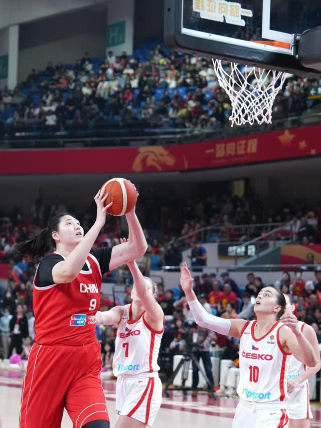 1773024481467047934.jpg 多多28-中国女篮热身赛喜忧参半 双塔回归仍握晋级主动
